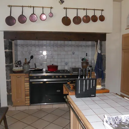 Alojamento de Acomodação e Pequeno-almoço Château De La Moissetie Aurillac