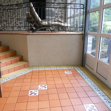 Alojamento de Acomodação e Pequeno-almoço Château De La Moissetie Aurillac