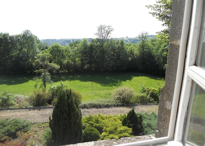 Alojamento de Acomodação e Pequeno-almoço Château De La Moissetie Aurillac