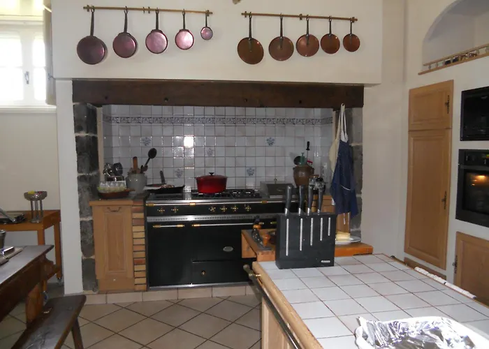 Alojamento de Acomodação e Pequeno-almoço Château De La Moissetie Aurillac