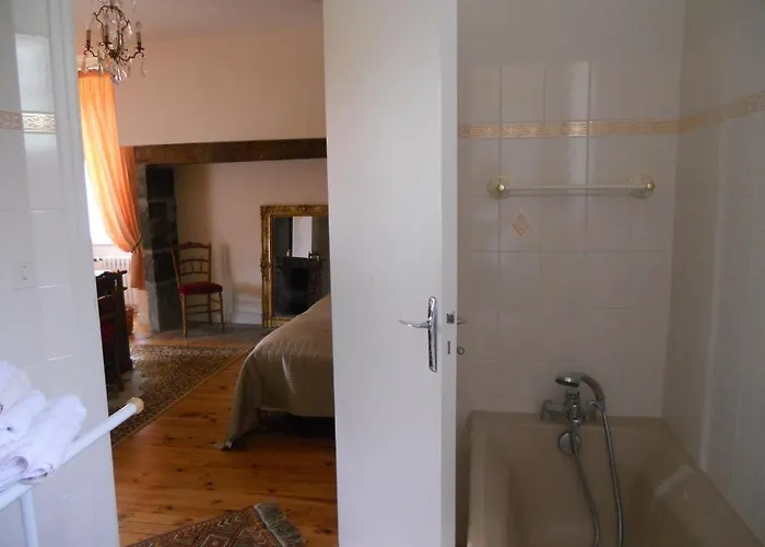 Château De La Moissetie Alojamento de Acomodação e Pequeno-almoço Aurillac