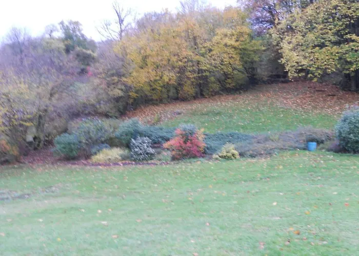 Alojamento de Acomodação e Pequeno-almoço Château De La Moissetie Aurillac