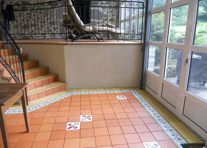 Alojamento de Acomodação e Pequeno-almoço Château De La Moissetie Aurillac